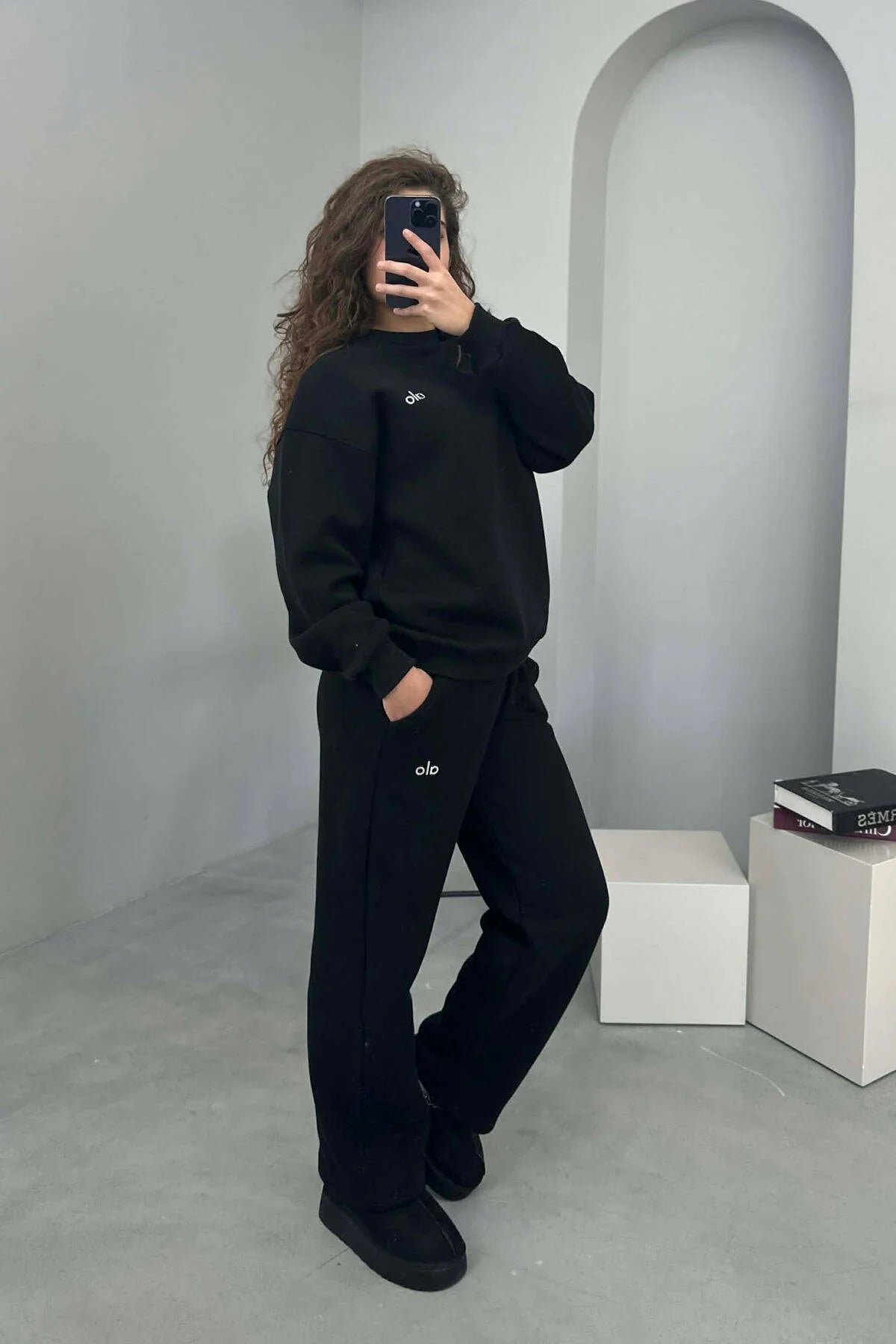 Ensemble Pull & Jogging stretch Alo Yoga