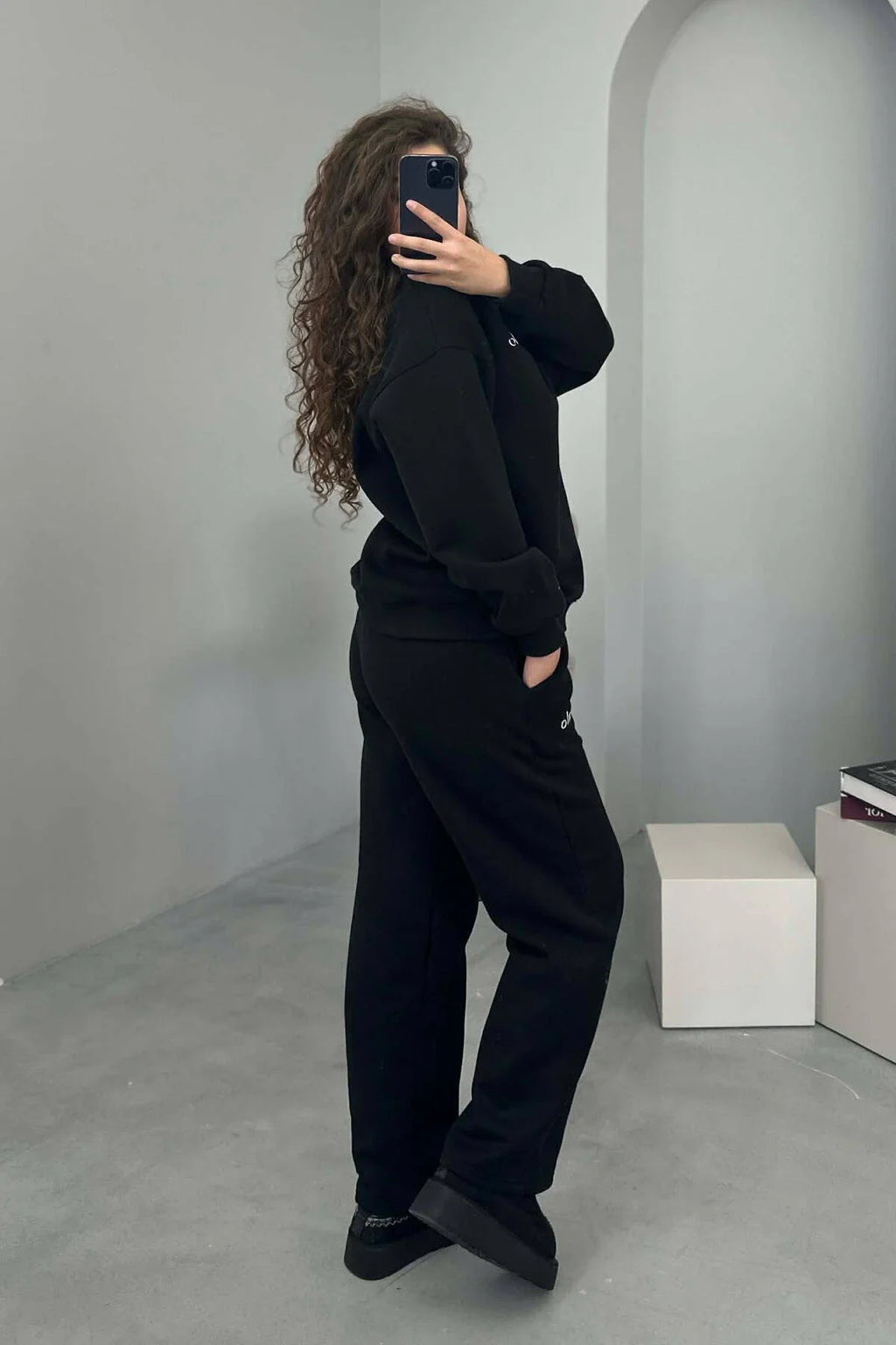 Ensemble Pull & Jogging stretch Alo Yoga