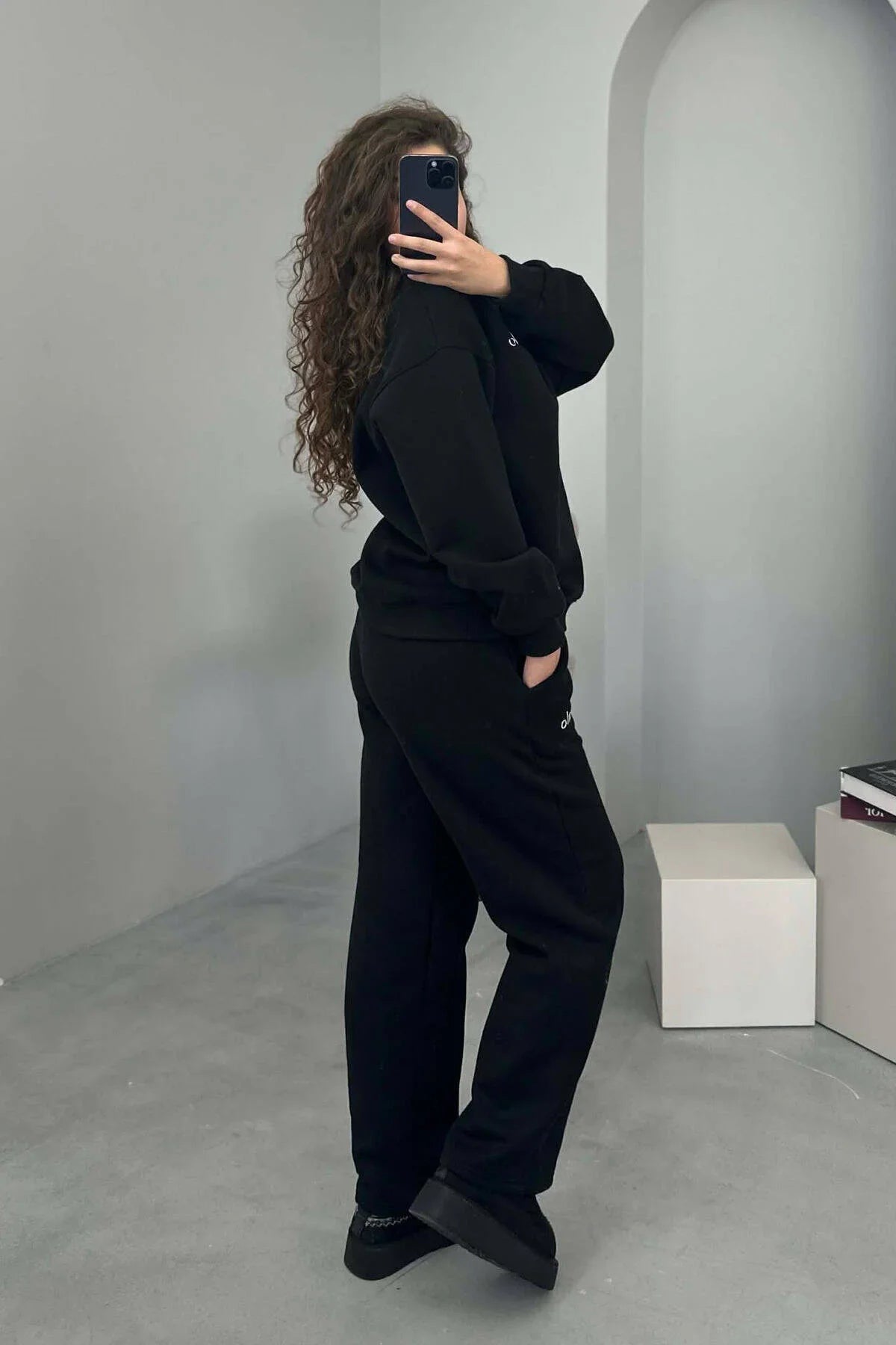 Ensemble Pull & Jogging stretch Alo Yoga