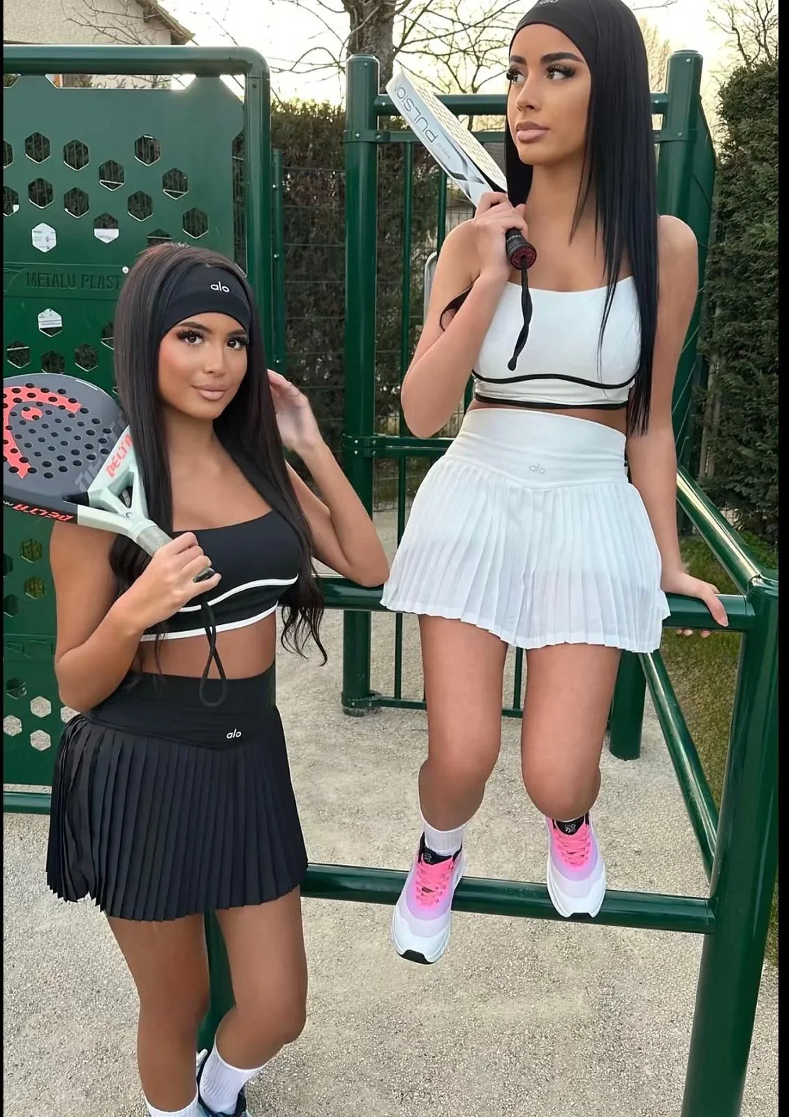 Ensemble brassière et jupe Alo Yoga Airlift