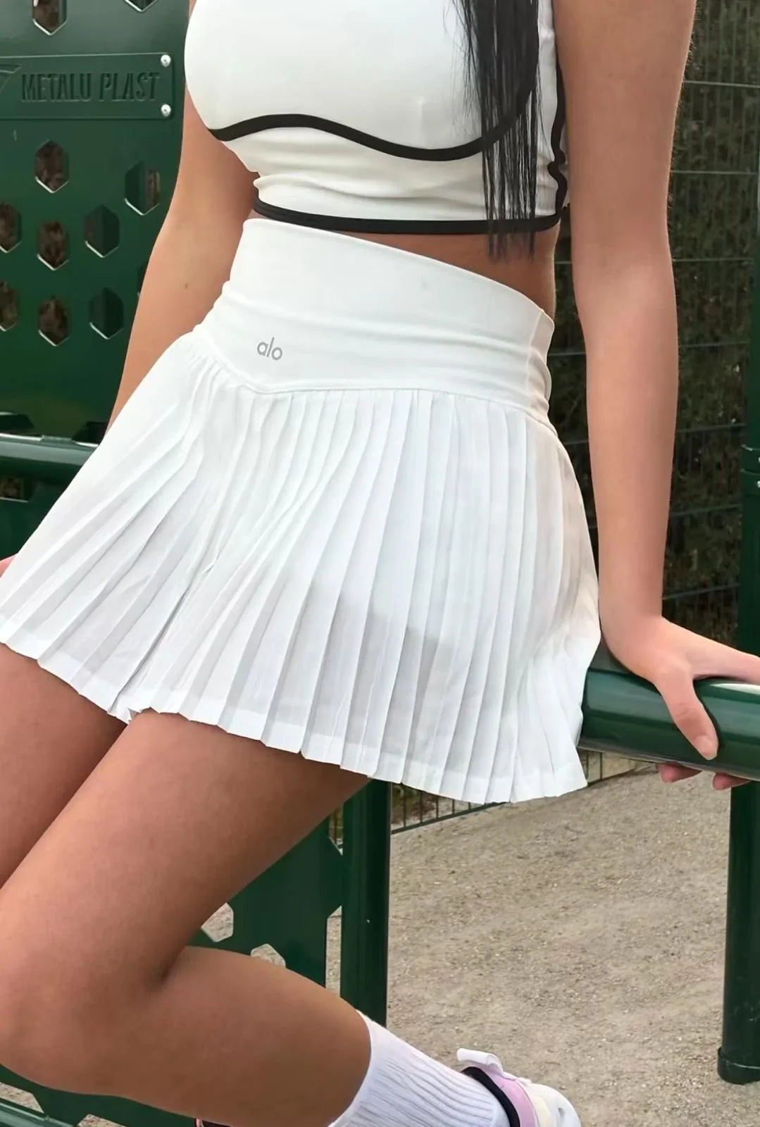 Ensemble brassière et jupe Alo Yoga Airlift